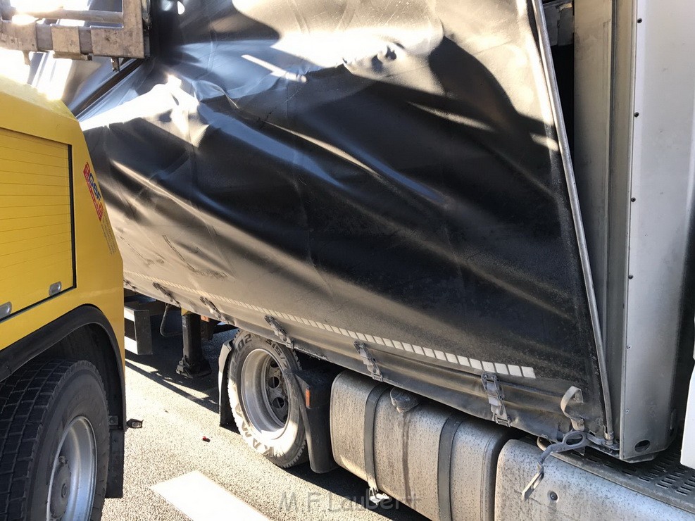 LKW Ladung verschoben A 3 Rich Oberhausen Hoehe AS Koeln Dellbrueck SP P15.jpg